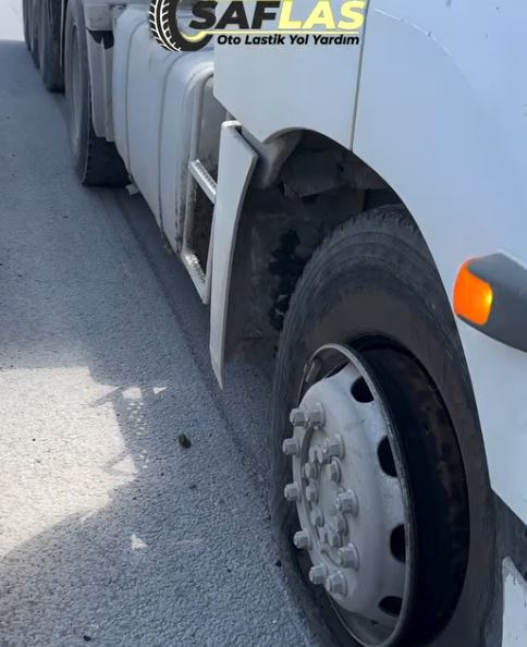 İstanbul Havalimanı Bölgesinde Hafriyat Tırına Acil Ön Lastik Değişimi | Vaka Analizi